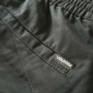 Volcom men’s black drawstring shorts size XXL